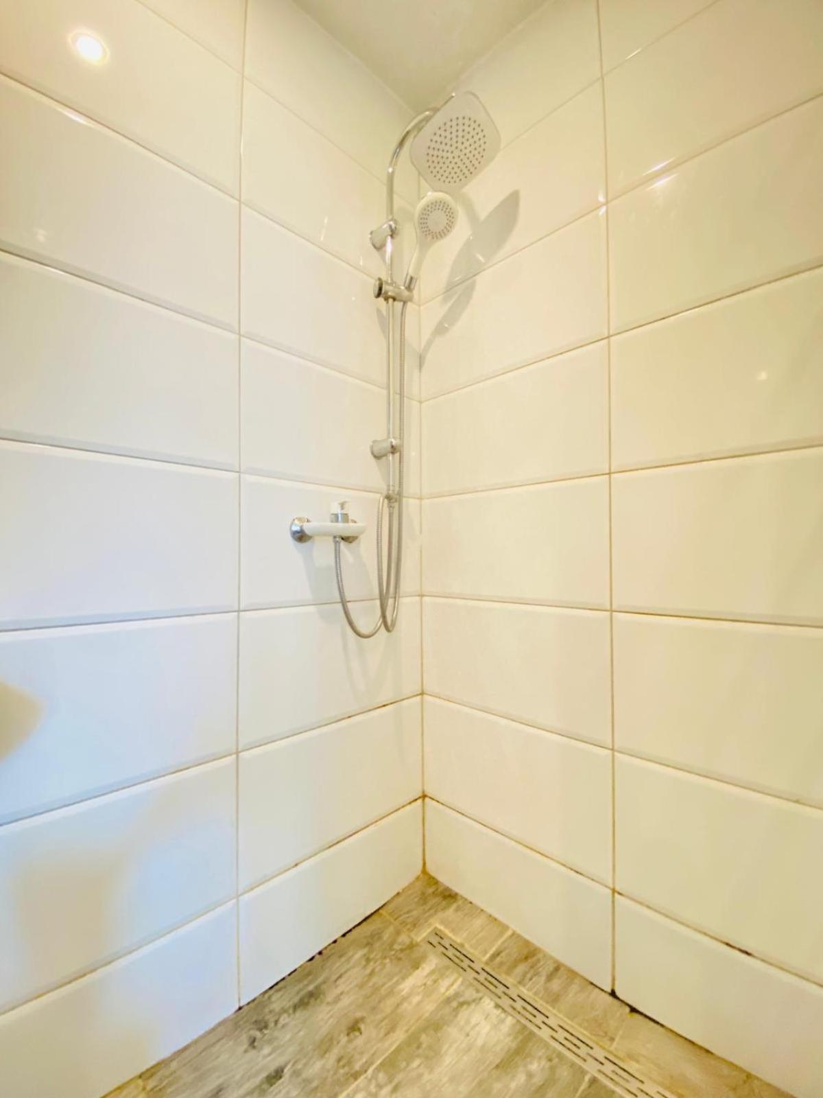 Cute 1Br Apt - 10 Mins Walk From Downtown ウィーン エクステリア 写真
