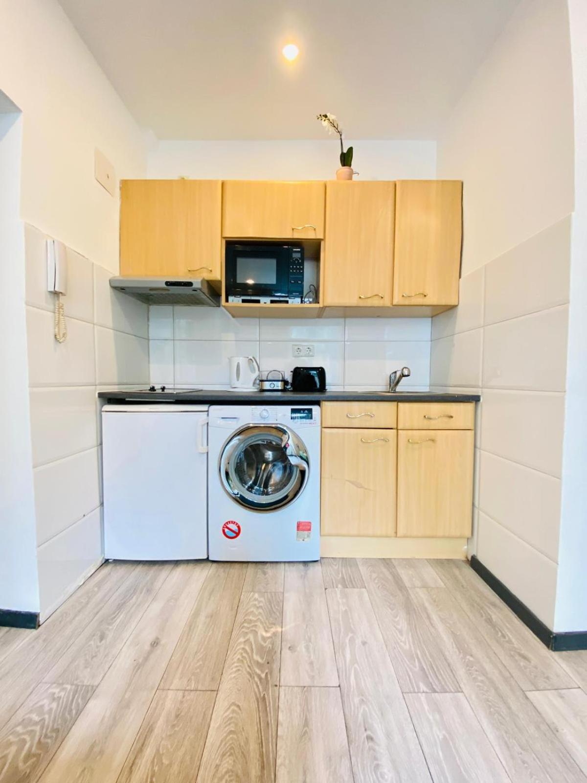 Cute 1Br Apt - 10 Mins Walk From Downtown ウィーン エクステリア 写真